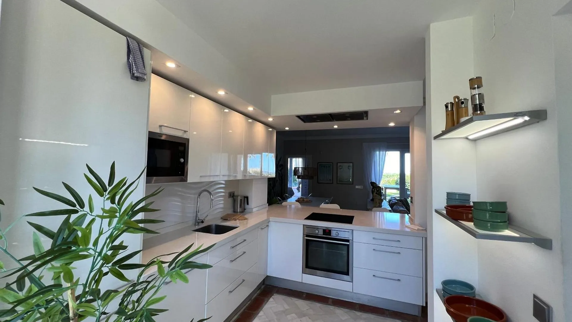 Beachside Ground Floor La Perla De La Bahia, Bahia De Casares アパート