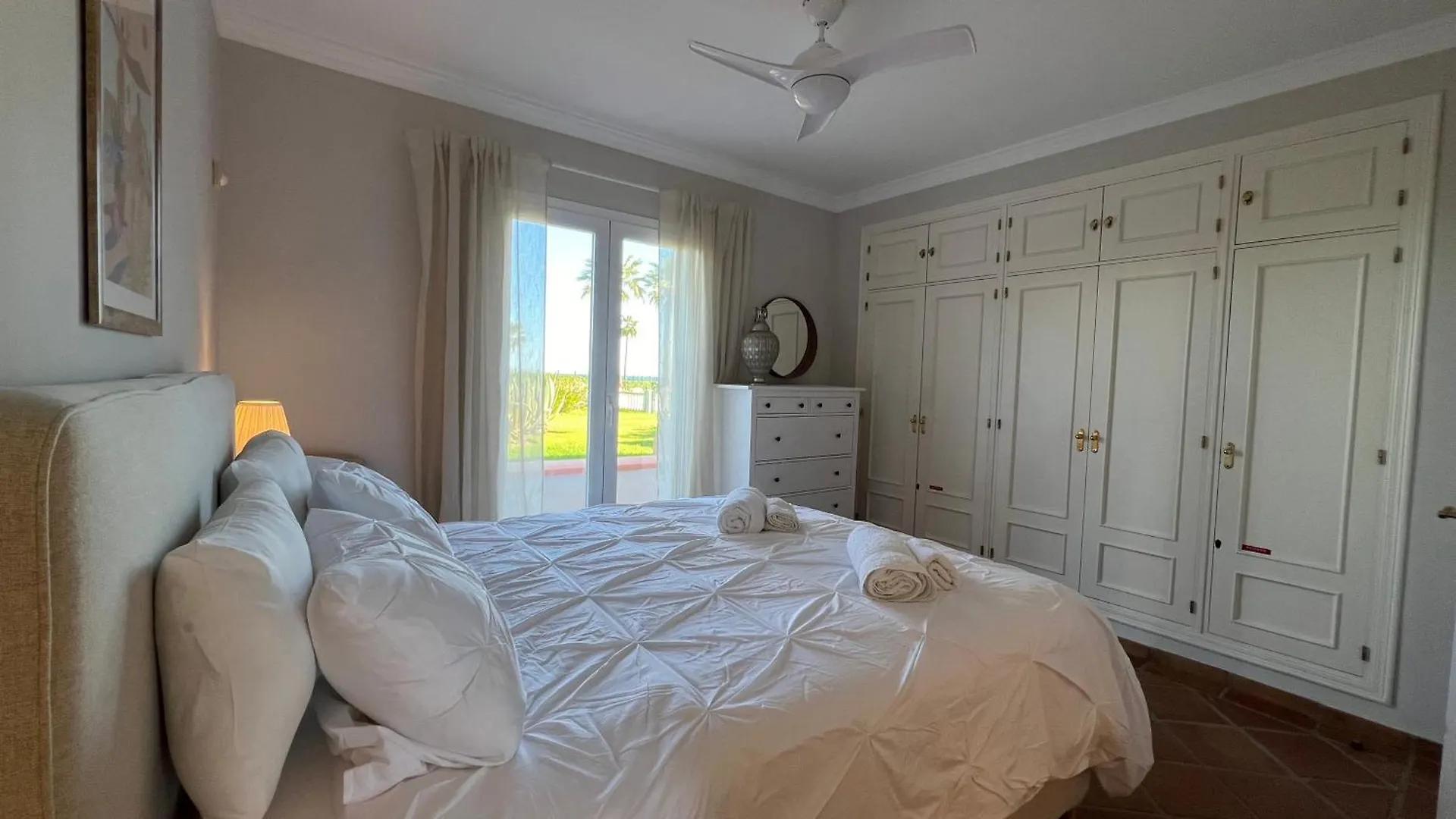 Beachside Ground Floor La Perla De La Bahia, Bahia De Casares アパート